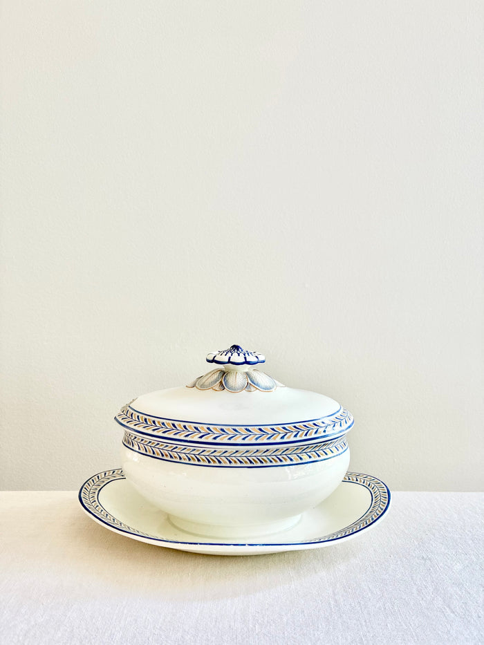 Historic Wedgwood Gravy Boat & Underplate