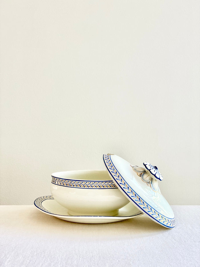 Historic Wedgwood Gravy Boat & Underplate