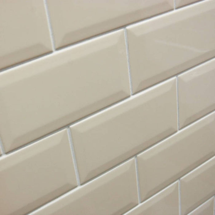 Metro Cream Biselado Brillo 10 x 20cm Ceramic Tile - 1sqm perbox