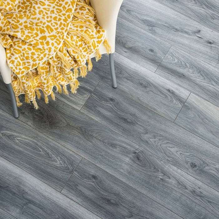 Tomahawk Oak 8mm Laminate Flooring - 2.26sqm per pack